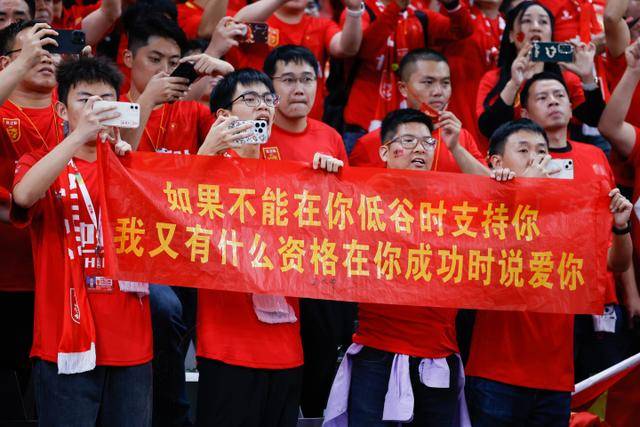 中国女网大捷，2-0、2-0、2-1，法网女双：金花郭涵煜战胜张帅